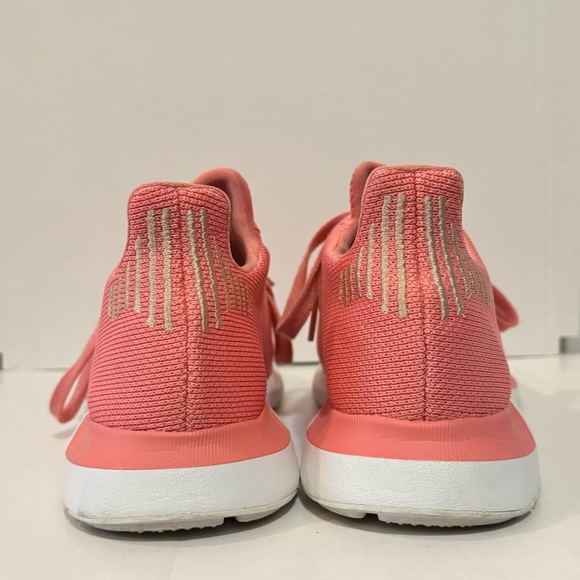 Adidas swift run size 5 - Picture 2 of 5